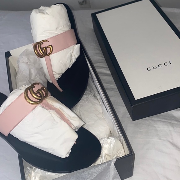 Authentic Gucci Perfect Pink Leather thong sandal with Double G - Picture 1 of 2